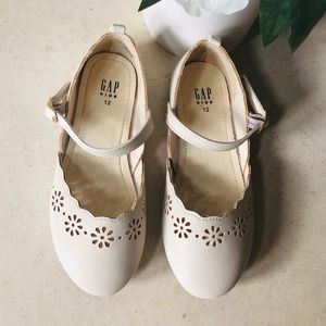 Girls Gap Eyelet Ballet Flats